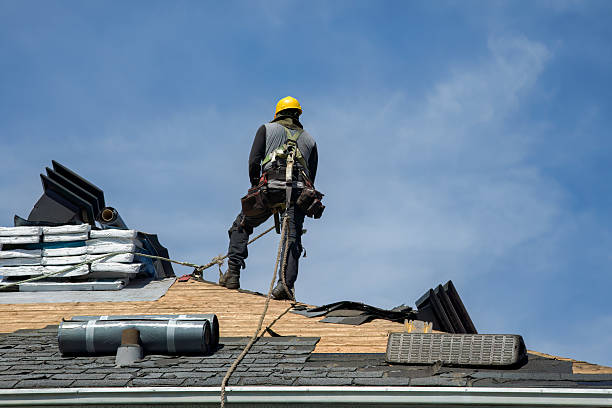 Professional Gutter Installation technician working in Aplington, IA
